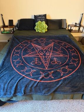Goetica Fleece Blanket!